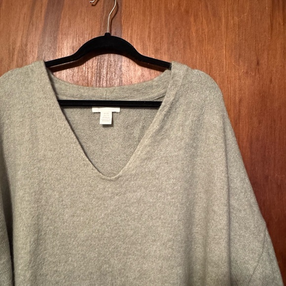 H&M Sweaters - H&M Women's V-Neck Plus Size Sweater - Size XXL